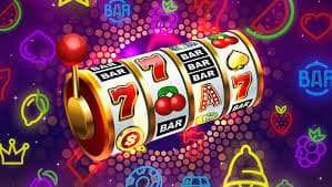 Layar bonus Reactoonz menampilkan putaran gratis dengan pengganda dan simbol Quantum Wild